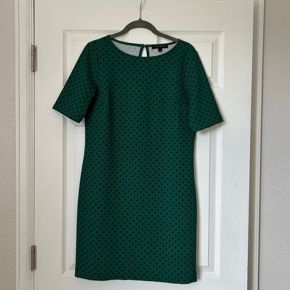 Banana Republic Factory Green Short-Sleeve Shift Dress